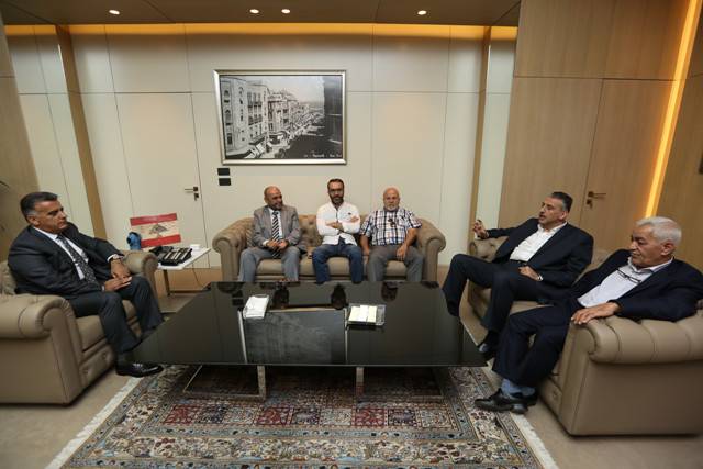 اللواء ابراهيم يستعرض الاوضاع العامة مع 