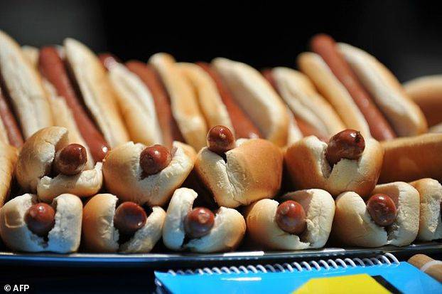 مطالبات بتغيير كلمة "هوت دوغ"