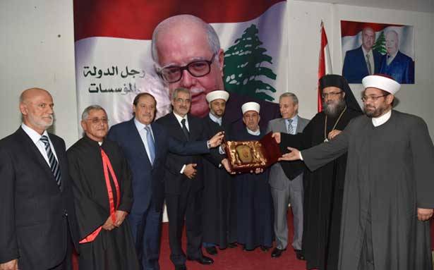 إزاحة الستارة عن لوحة المبنى الجديد
لبلديّة حلبا تحمل إسم عصام فارس