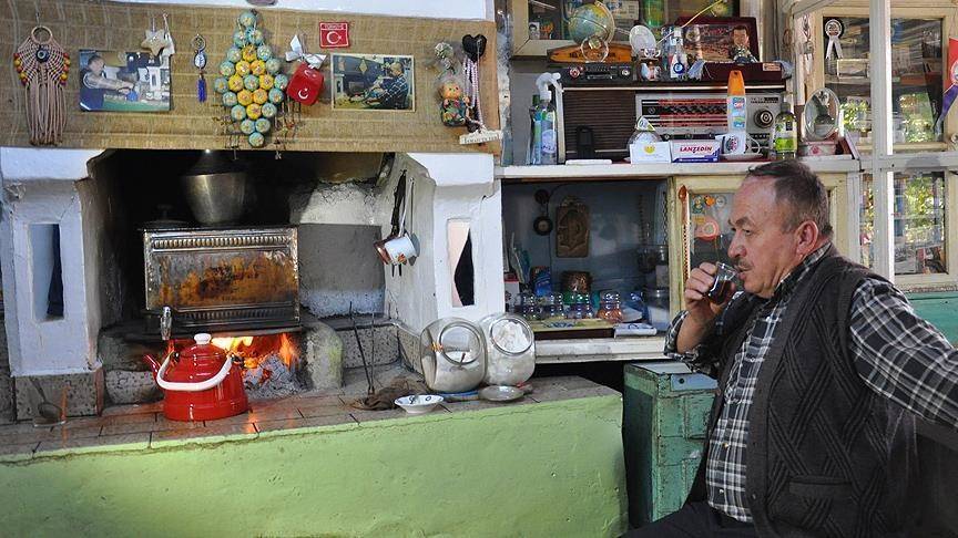 "الزبون يحدد سعر كوب الشاي".. تعرّفوا إلى قصة إسماعيل