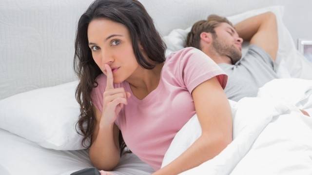 4 أشياء لا تبوح بها المرأة للرجل.. الثالث مفاجأة غير متوقعة!