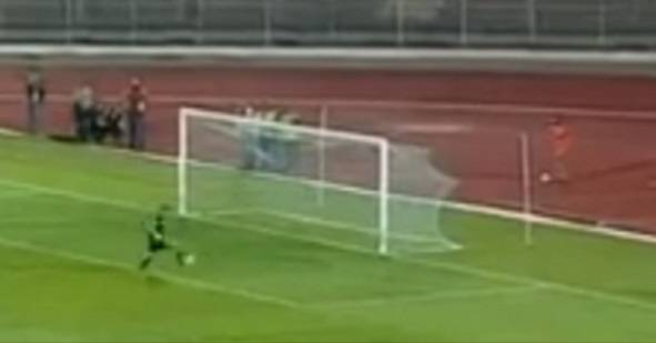 لاعب جزائري يذهل العالم بإهدار أسهل فرصة في تاريخ المستديرة