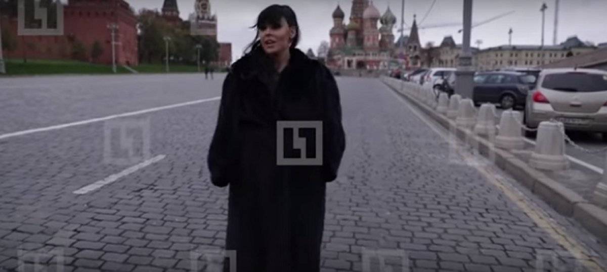 بالفيديو... فنانة إيطالية تتعرى وتطلب الزواج من #بوتين