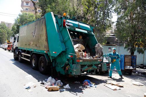 رفع النفايات من شوارع العاصمة متواصل