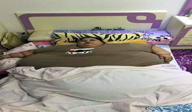 بالصور.. امرأة وزنها نصف طن!