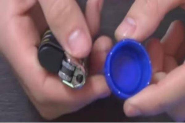 بعد مشاهدة هذا الفيديو لن ترموا السدادات البلاستيكية