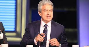 بالفيديو- قرد يهاجم الإعلامي وائل الإبراشي!