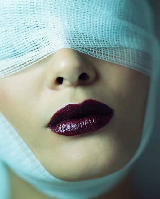 بالفيديو: بعد 300 عمليّة تجميل.. هكذا ماتت نجمة شهيرة!