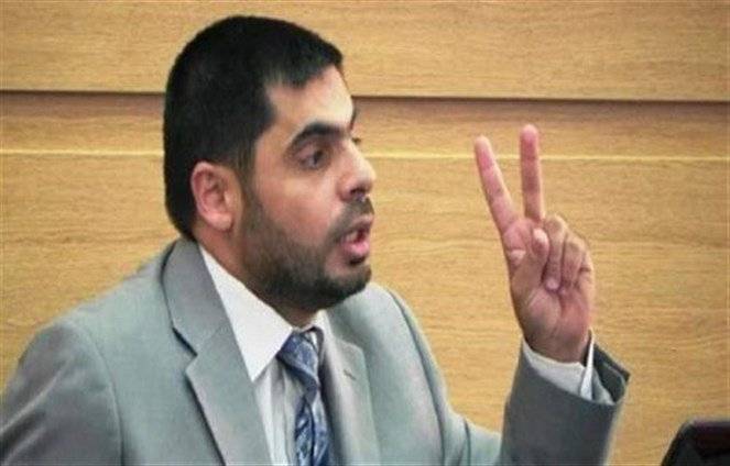الطراس يضرب عن الطعام