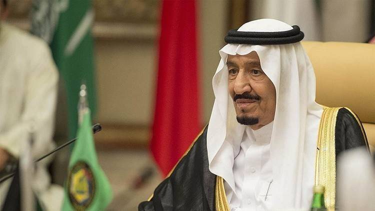الملك سلمان يفاجئ القطريين