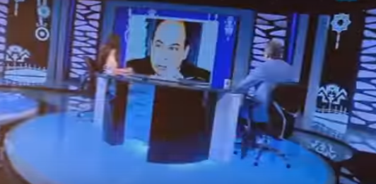 فيديو- إعلامي مصري ينفعل ويغادر البرنامج وسط ذهول المذيعة!