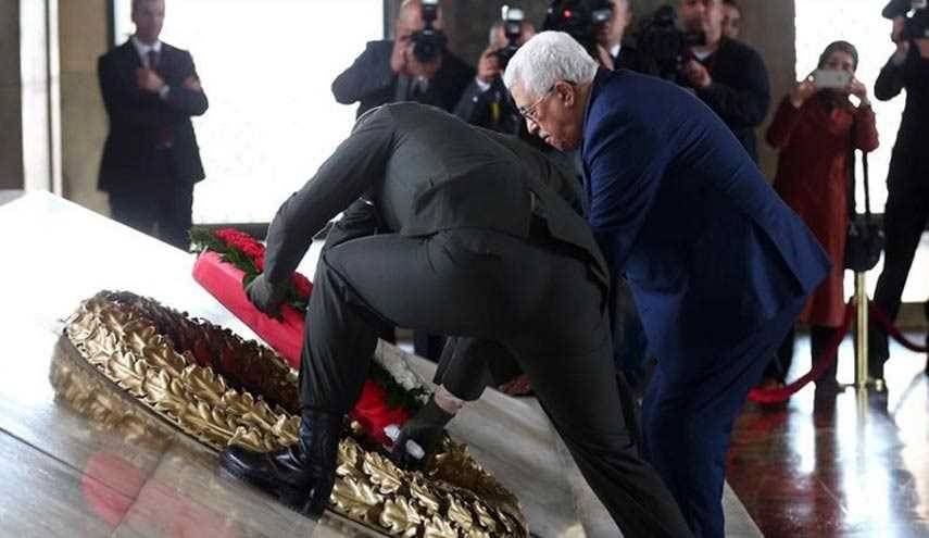 عباس يزور ضريح "أتاتورك"..وهذا ما يكتبه في فتر الزوار..