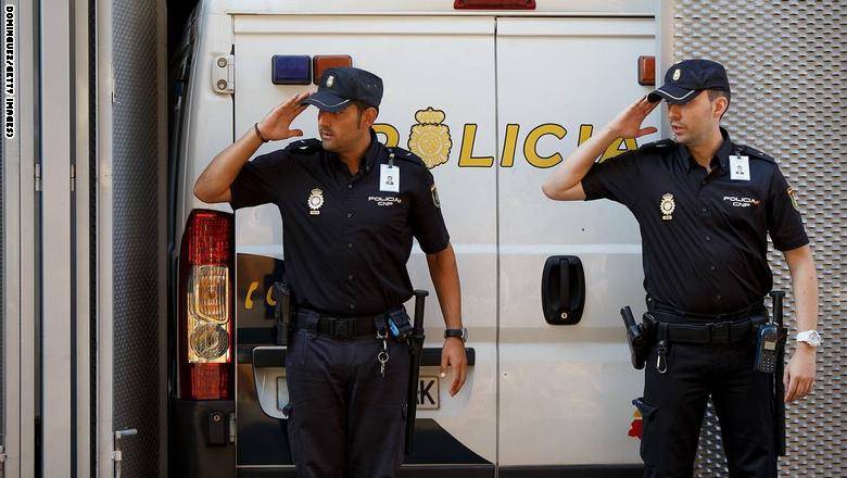 الأمن الاسباني يعتقل إمامين مغربيين متهمين بترويج أفكار "داعش"