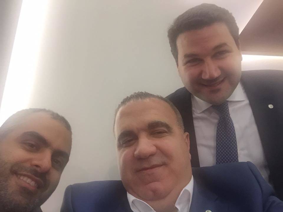 بالصور: إيلي ماروني والـ.."سيلفي"!