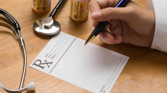 بالصور: وصفة الطبيب قد تقتلك.. فلماذا لا نفهم خطه؟
