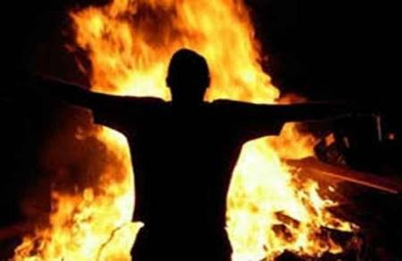 أراد إحراق زوجته فإحترق هو..تفاصيل