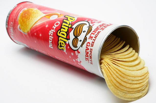 حقيقة صادمة عن عبوات الـ"Pringles"