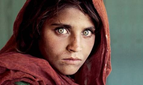 هل تذكرون صاحبة أشهر صورة على «ناشيونال جيوغرافيك»؟ لن تصدقوا ماذا حلّ بها