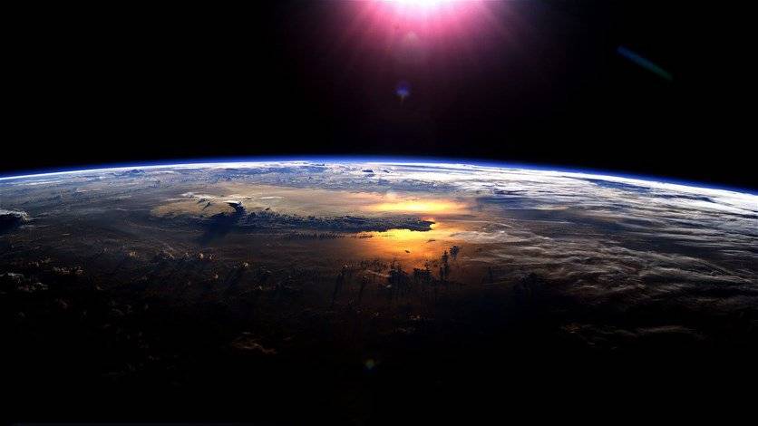 منذ 70 عاماً... إليكم أول صورة لكوكب الأرض من الفضاء