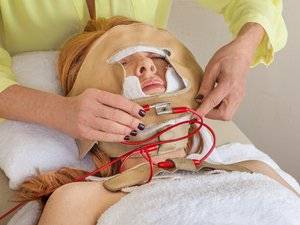 فيديو: قناع أكلي لحوم البشر للوجه ينتشر بسرعة مذهلة.. وهذا هو السر!