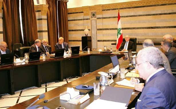 حكومة «المصلحة الوطنيّة» ودّعت السراي بجلسة أخيرة ومُنتجة
مجلس الوزراء أقرّ بدء العمل بمشروع جسر جلّ الديب
وأرجأ بندي الخلوي والتعيينات الى الحكومة الجديدة