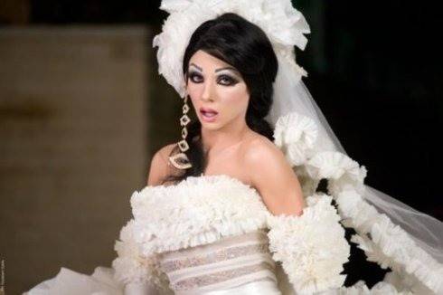 صورة مثيرة للجدل.. باسم فغالي بالقصير مع شاب!