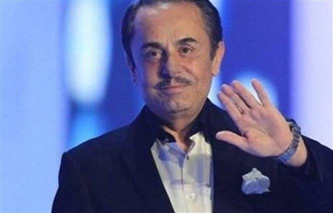 بالفيديو: وصول جثمان الفنان الراحل ملحم بركات الى كنيسة مار نقولا في الاشرفية