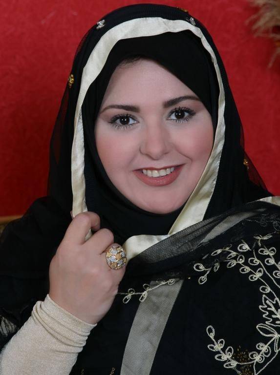 بالصور: بعد خلعها الحجاب .."صابرين" بإطلالة جريئة!