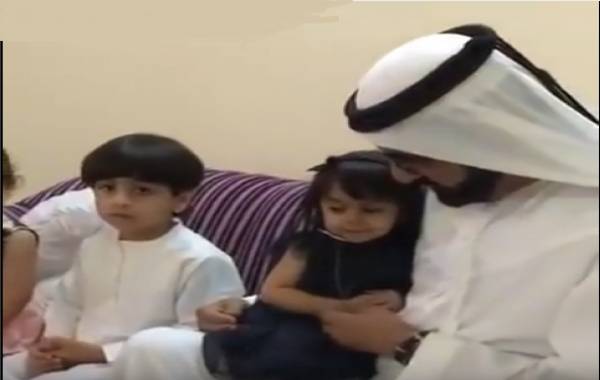 ماذا قال حاكم دبي لحظة لقائه بالطفلة التي قلدته؟
