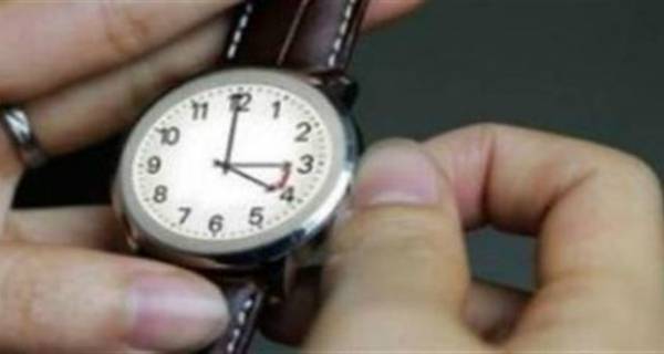 لا تنسوا تأخير ساعتكم.. ساعة واحدة