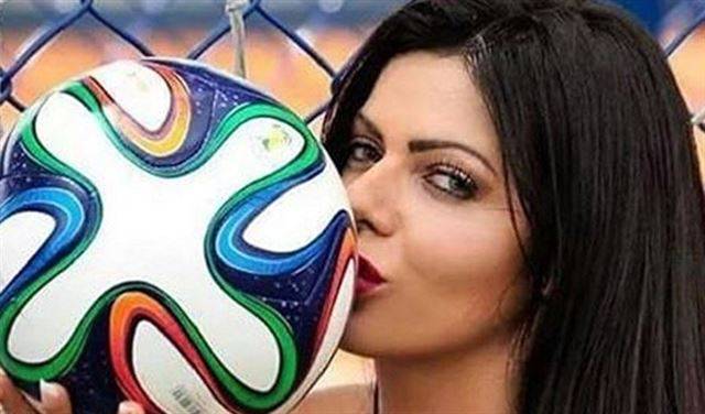 بالصور.. هكذا دعمت سوزي كورتيز مونديال روسيا 2018