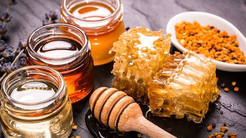 4 طرق لاستخدام العسل على العينين