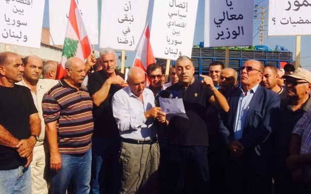 مزارعو الموز والحمضيات قطعوا طريق القاسميّة
مطالبين بحلّ لتصدير الإنتاج المتراكم