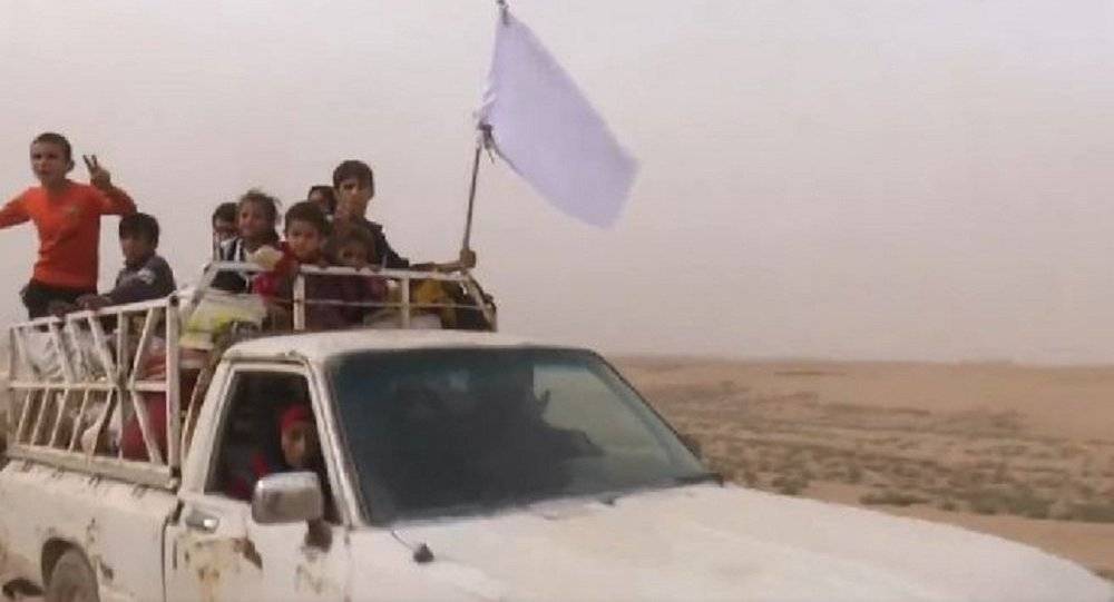 بالفيديو...نزوح عشرات العوائل من قرية "بازوايا" قرب الموصل