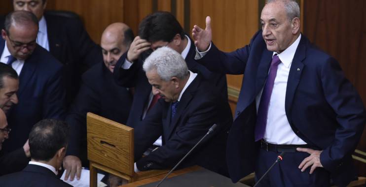خبير الخطّ يفضح النائب الذي صوّت لميريام كلينك!