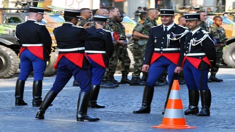 فرنسا.. انهيار المعنويات يدفع الشرطة إلى الشوارع احتجاجا