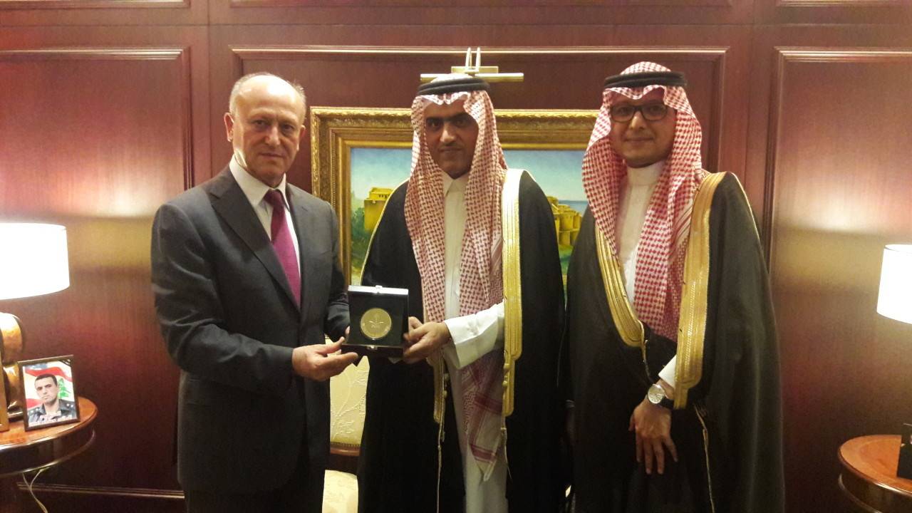 ريفي غائب عن السمع لهذه الاسباب