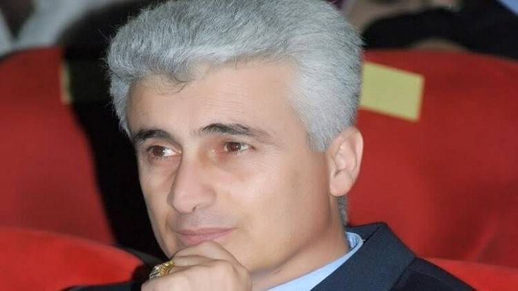 جائزة "الريشة الذهبية" للأديب السوري زين الدين