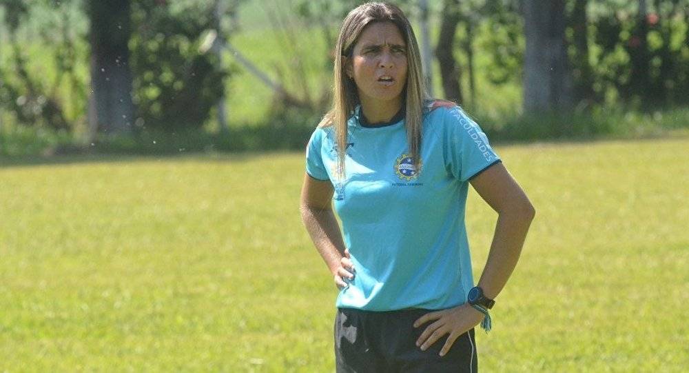 أول امرأة في التاريخ تقود منتخب البرازيل لكرة القدم