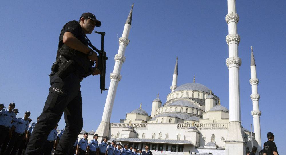 تركيا تأمر باعتقال 9 مديرين وصحفيين بجريدة جمهورييت