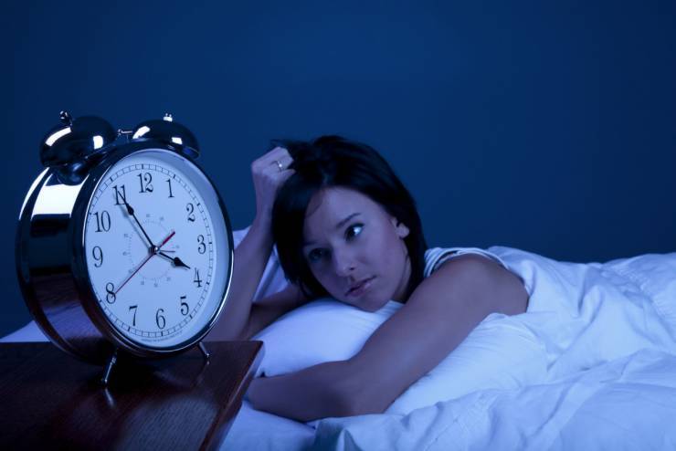 ليلة نوم سيئة تزيد من السعرات الحرارية