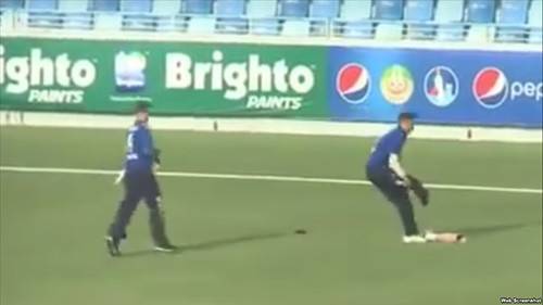 بالفيديو.. قدم لاعب تنفصل عنه أثناء مباراة في دبي