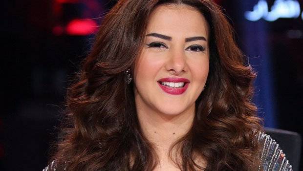 كيف أطلت دنيا سمير غانم في حفل زفاف شقيقتها؟