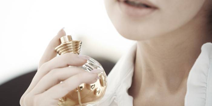 نقطة في جسمك كفيلة بالحفاظ على رائحة العطر لفترة طويلة!