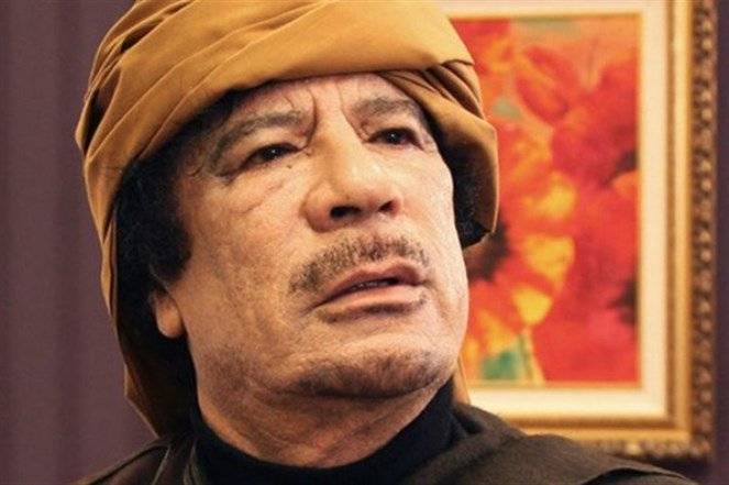 وزير فرنسي سابق يُفجّر مفاجأة: القذافي حاول اغوائي و..!
