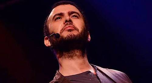 بالفيديو.. ممثل تونسي يستفز عادل امام والسفير المصري يغادر الحفل!