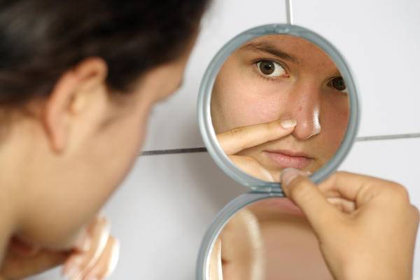 للقضاء على البثور السّوداء .. طبّقوا هذه الوصفات الطبيعية المُذهلة