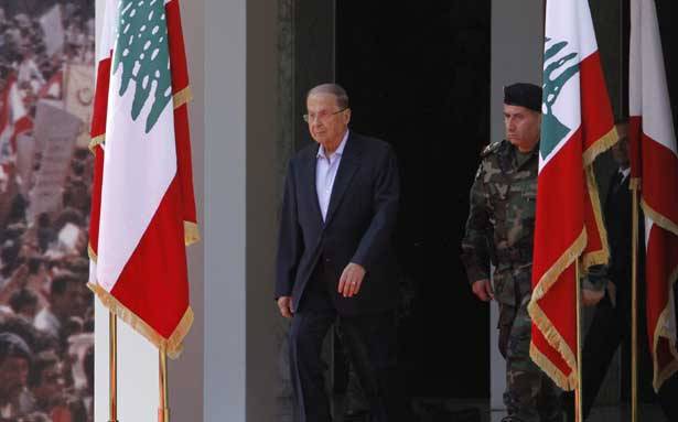 عون بعد 26 عاماً وقف أمام «الشعب العظيم» في «بيت الشعب»: