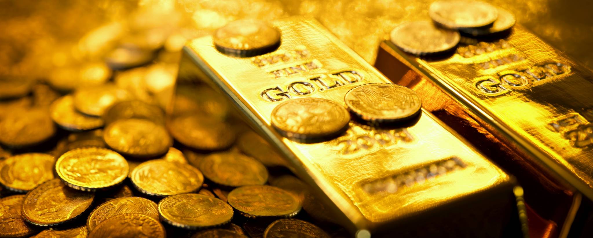 الذهب يهبط مع صعود الدولار والأسهم