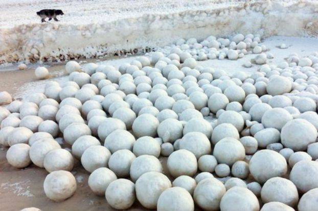 ظهور مجموعة من كرات الثلج العملاقة في سيبيريا